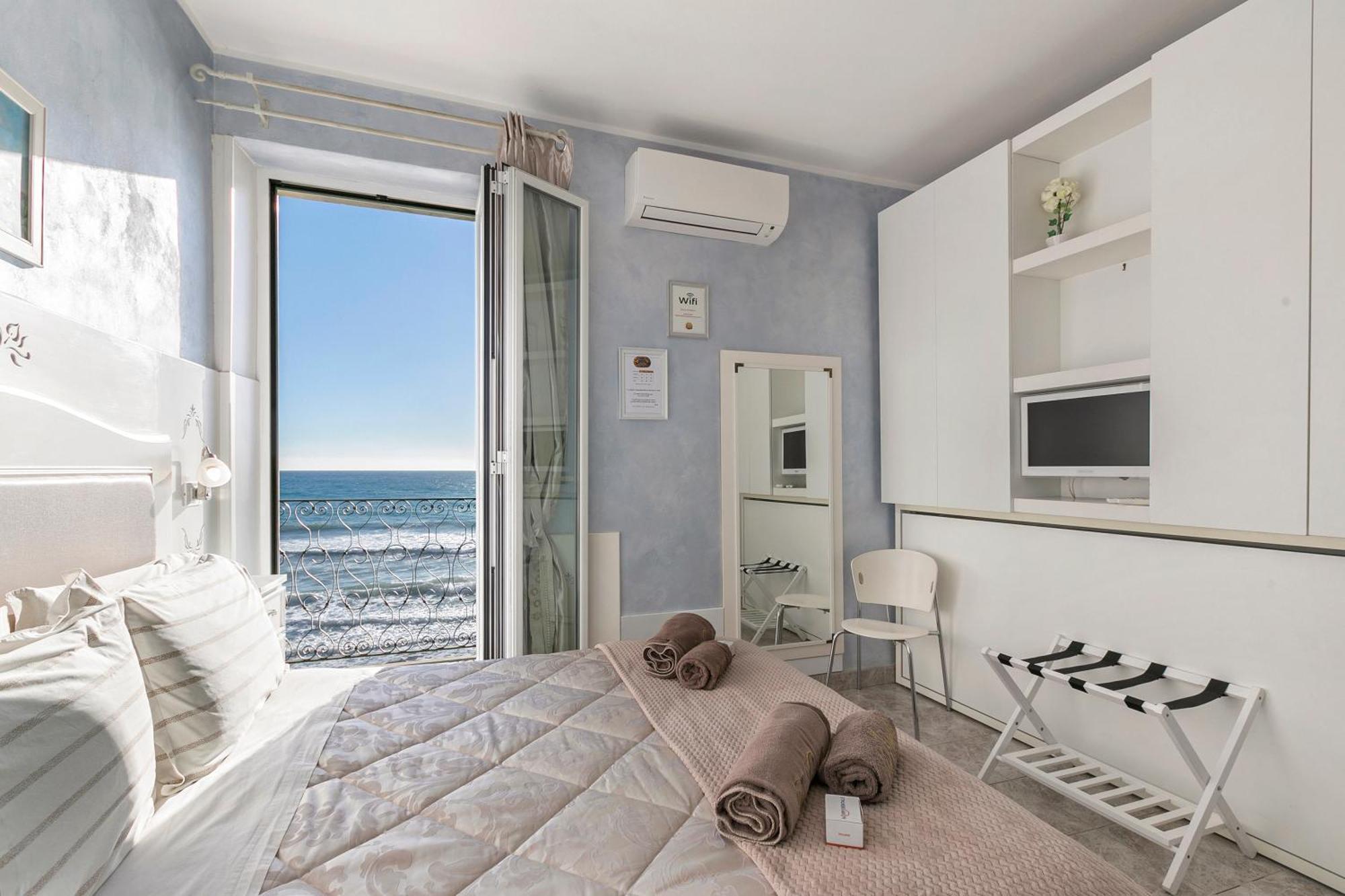 Da Giueli On The Seafront Bed & Breakfast Alassio
