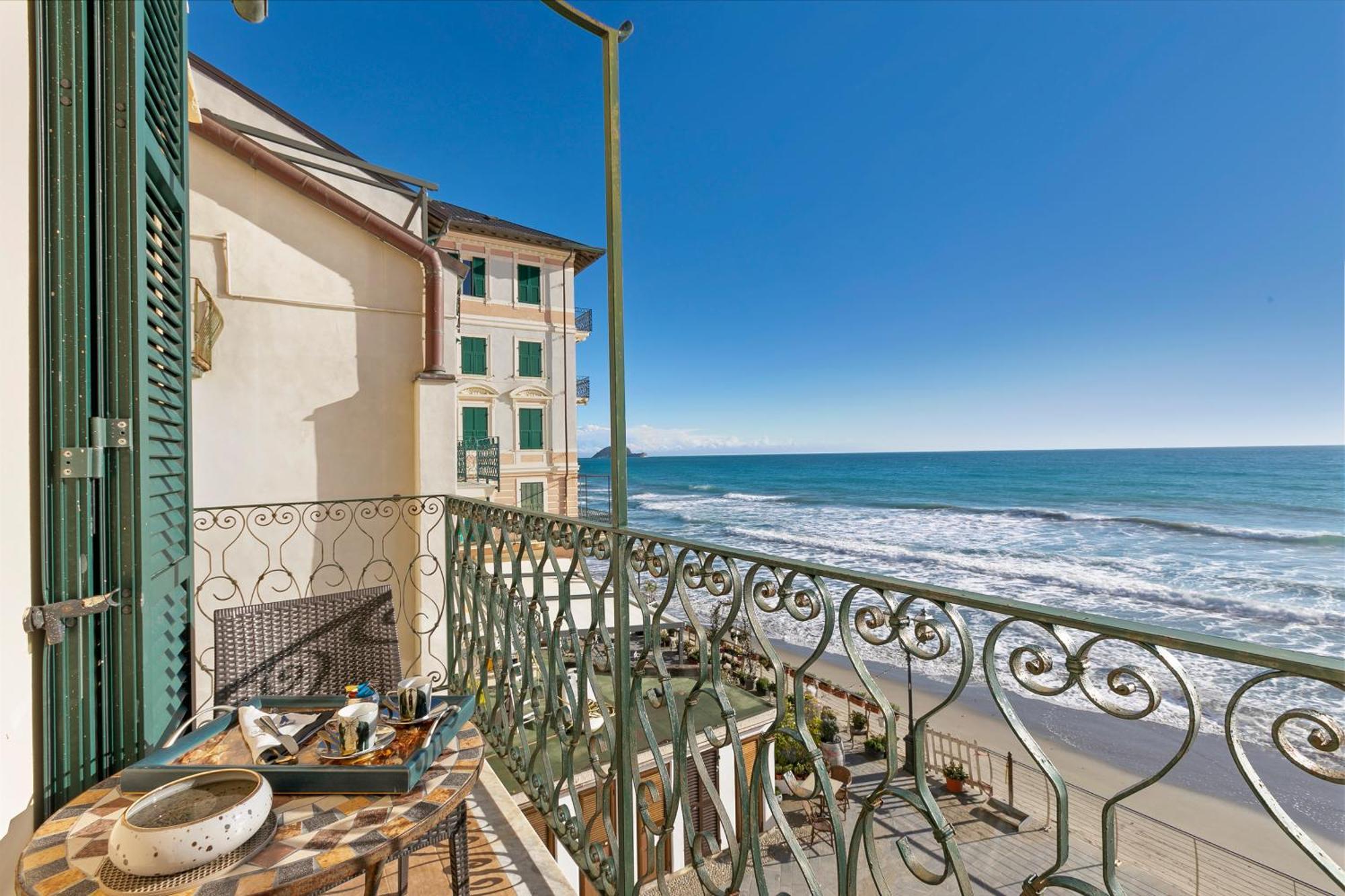 Bed & Breakfast Da Giueli On The Seafront 3*